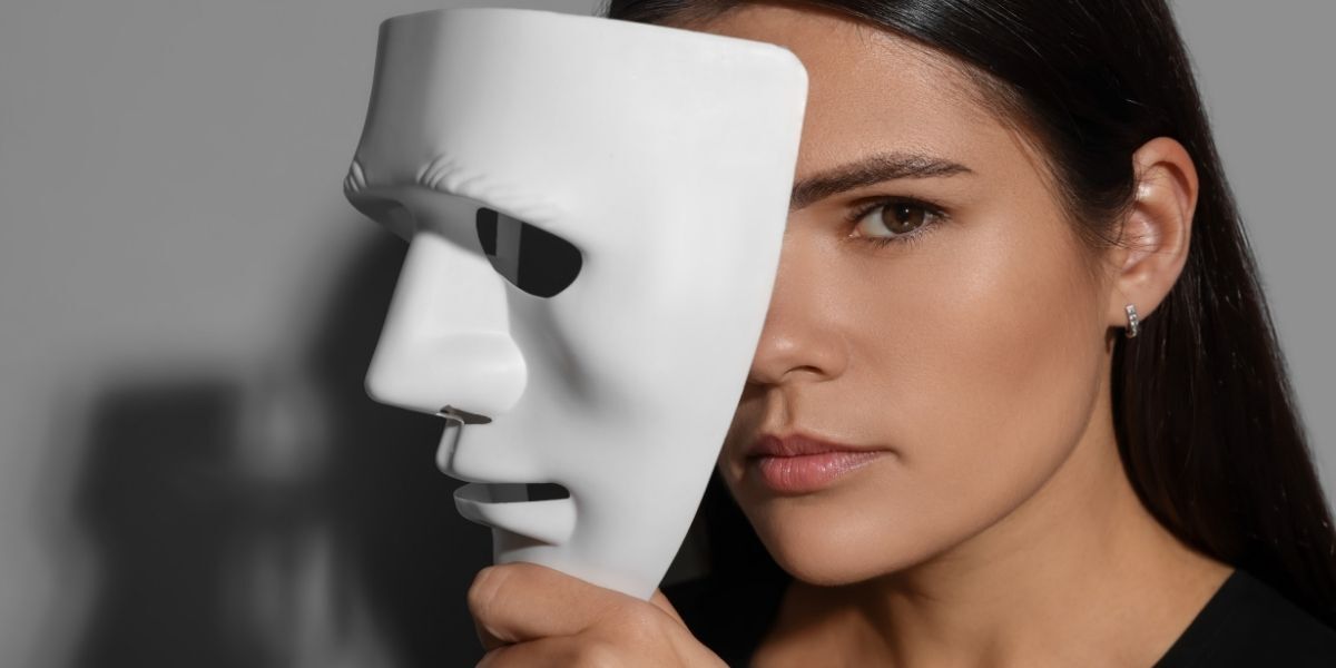 メインアカウントでの引用と虚偽報告による信用操作